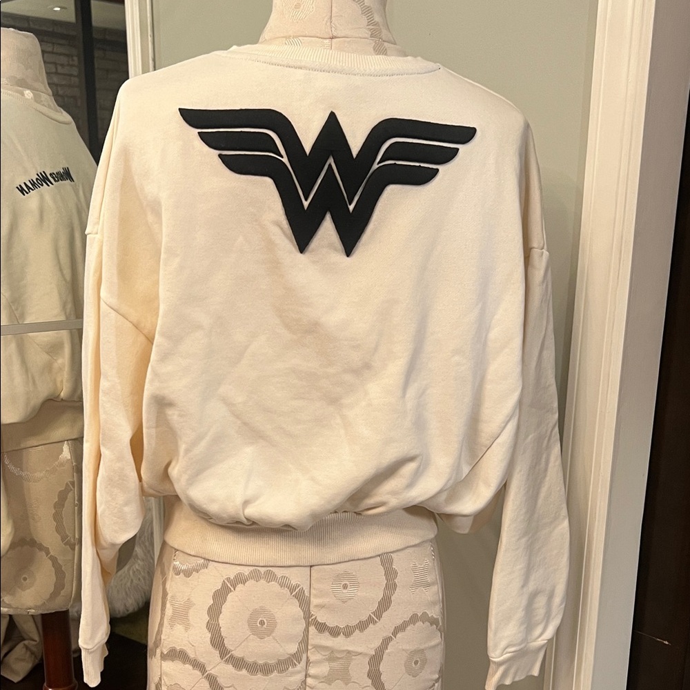 Zara Cream Wonder Woman Logo Pullover Sweatshirt - Picture 3 of 5